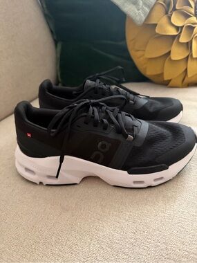 NEW On Cloud cloudpulse running shoes black white womens 9 cloud tec sneakers